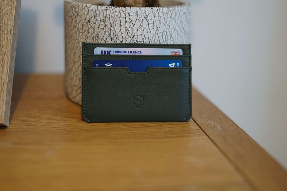 Sleek & Secure: Vaultskin MOORGATE Card Holder for Everyday Carry