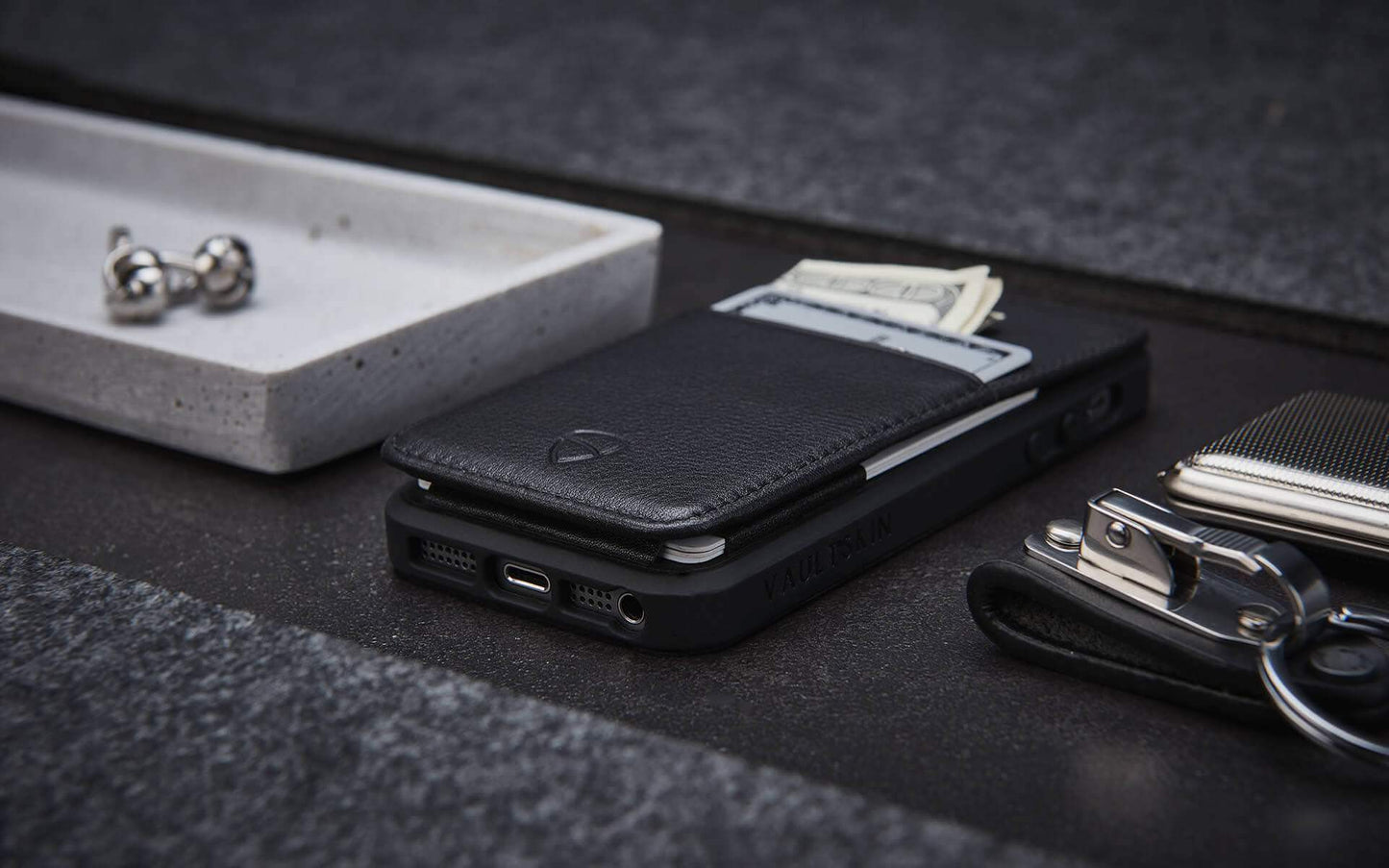Compact iPhone SE Case Design