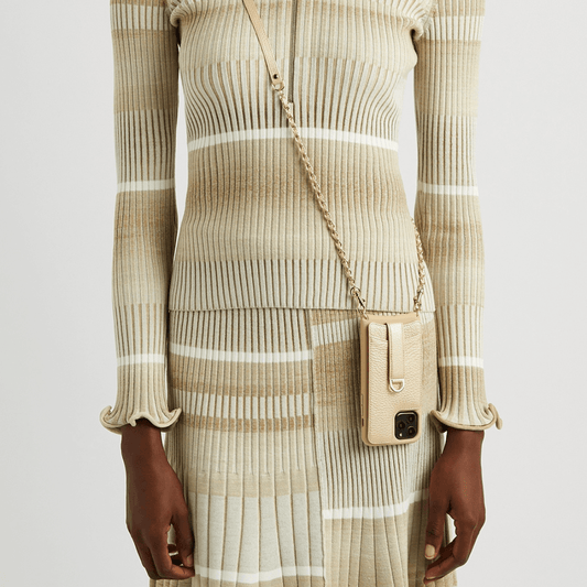 VICTORIA Crossbody iPhone Case: The Perfect Fusion of Style and Functionality.