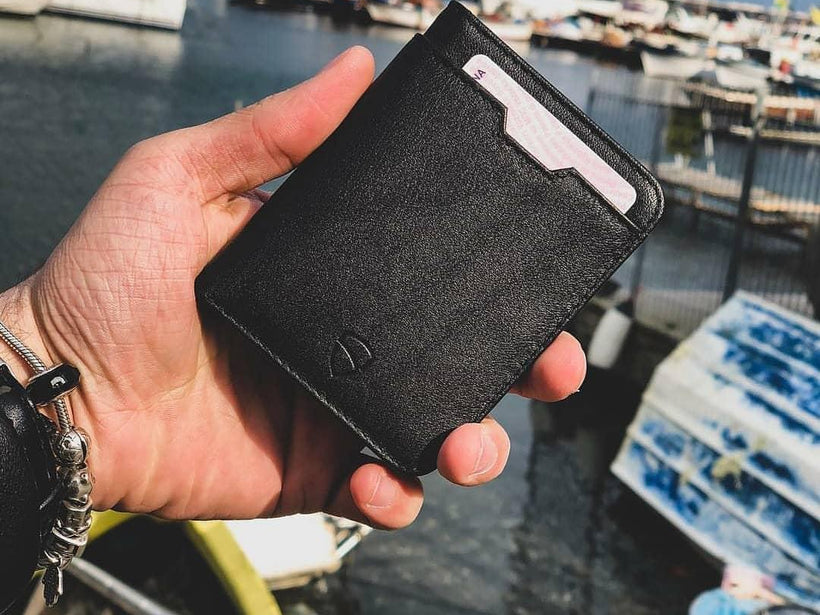 The Best Minimalist Wallet for EUR and GBP!