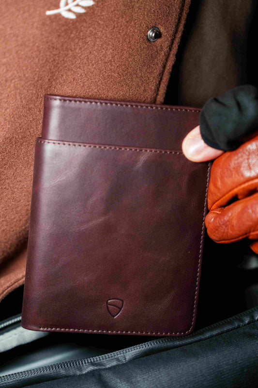 Kensington Passport Wallet – Travel in Style with Security and Convenience