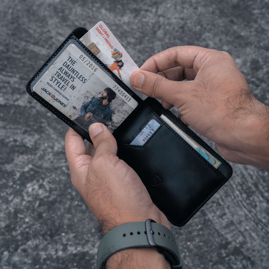 Vaultskin MANHATTAN: The ID Card Wallet That Redefines Minimalism and Security