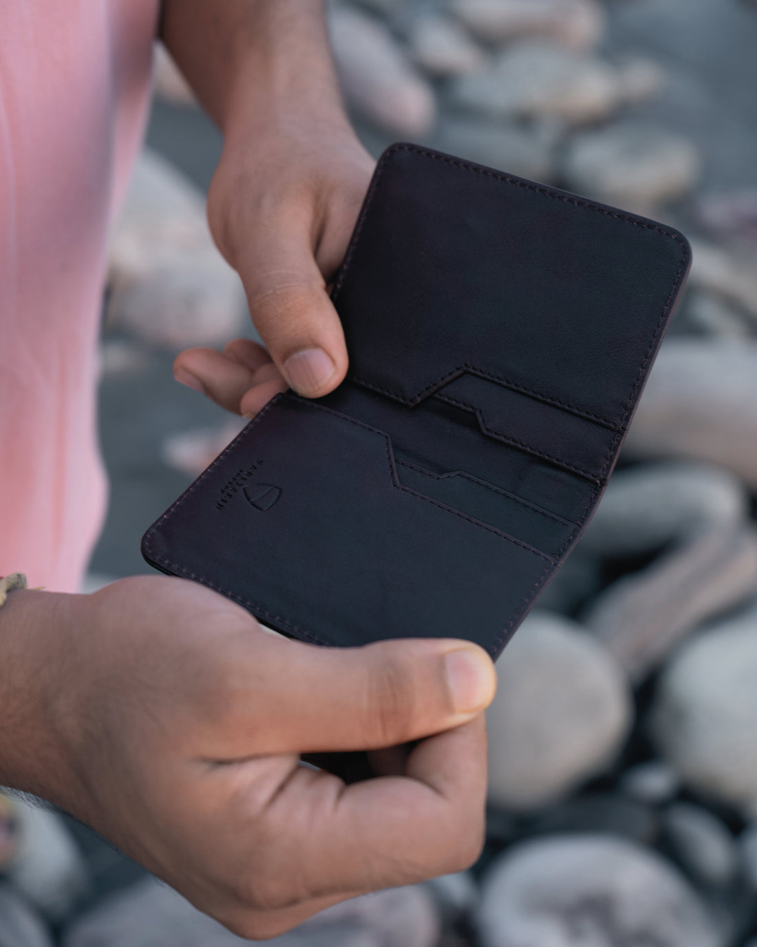 Sleek & Secure: Vaultskin CITY Wallet