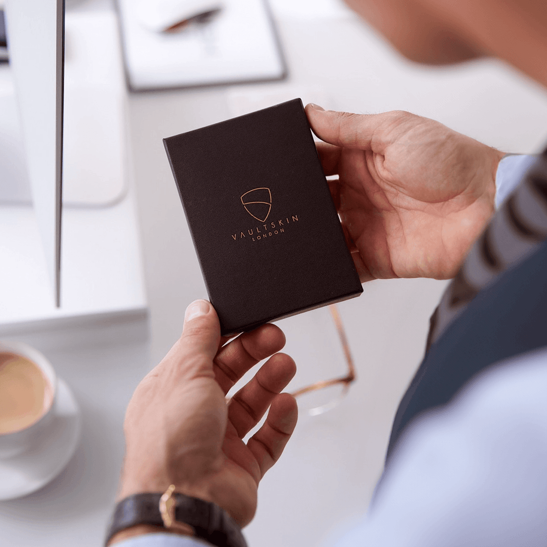 How to Choose a Leather Wallet as a Gift