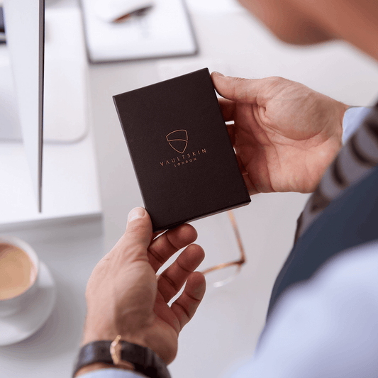 How to Choose a Leather Wallet as a Gift