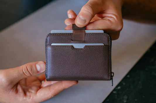 Effortless Style and Security: RFID Minimalist Leather Wallets with Smart-Strap from Vaultskin