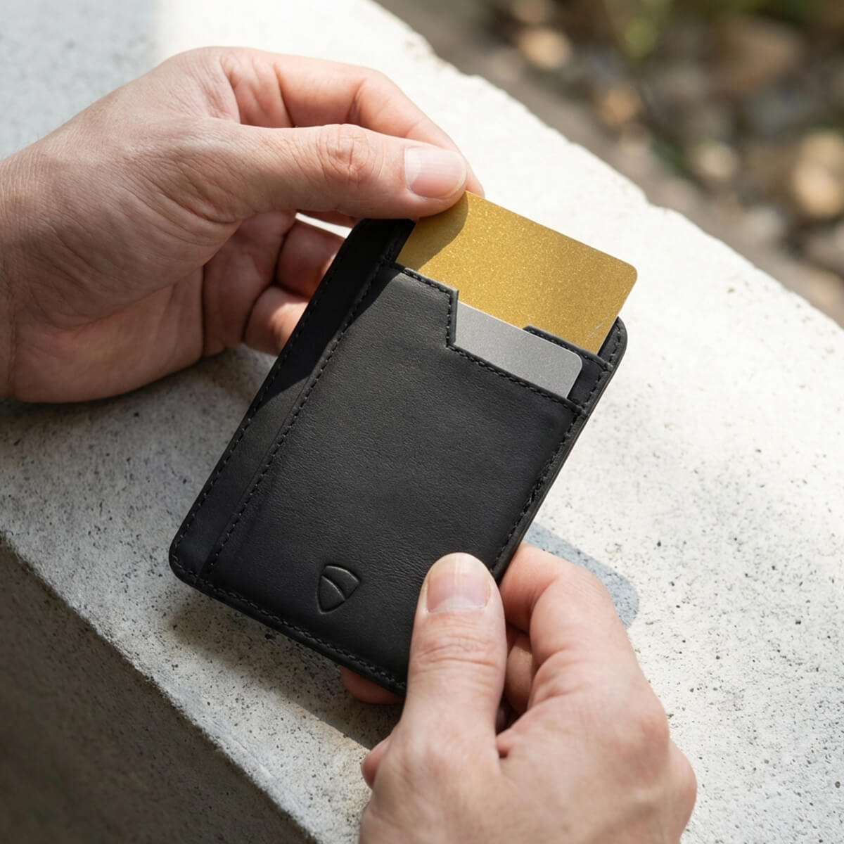 キャリークラン コンパクトウォレット Vaultskin BRIXTON Slim Wallet with ID Window - Minimalist RFID
