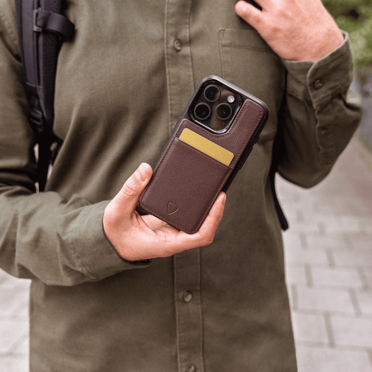 iPhone 16 Pro Hülle mit Kartenfach