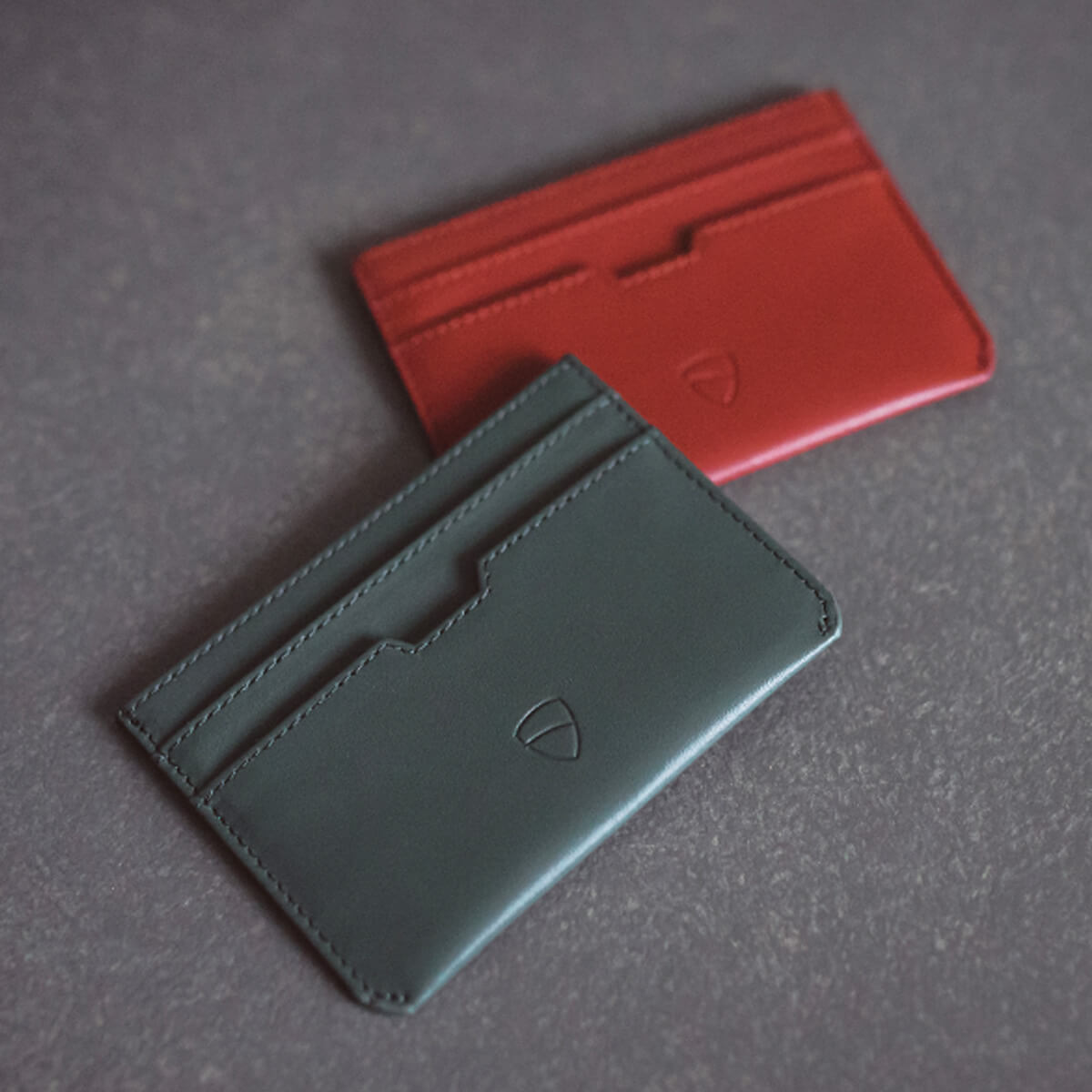 Minimalistisches Design des MOORGATE Kartenetuis