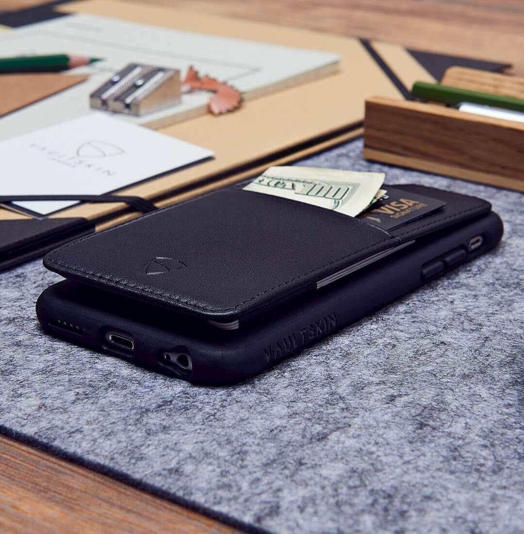 Classic iPhone 6 Leather Sleeve