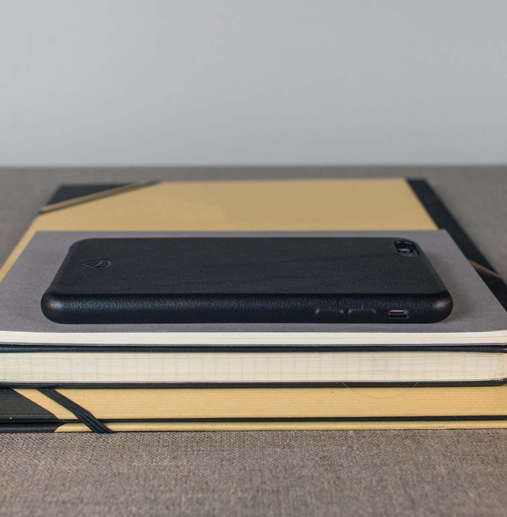 Minimalist iPhone case made from Italian leather 